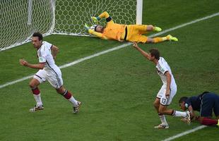 O alemo Mats Hummels comemora o primeiro gol da seleo contra a Frana