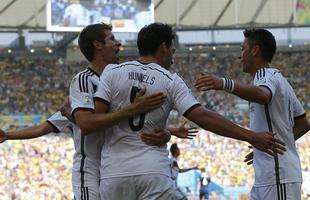 O alemo Mats Hummels comemora o primeiro gol da seleo contra a Frana
