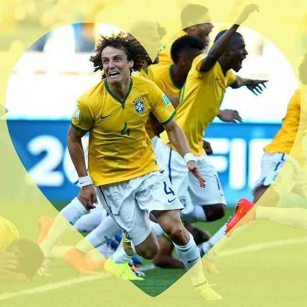 Fs demonstram amor por David Luiz, depois do gol marcado pelo jogador