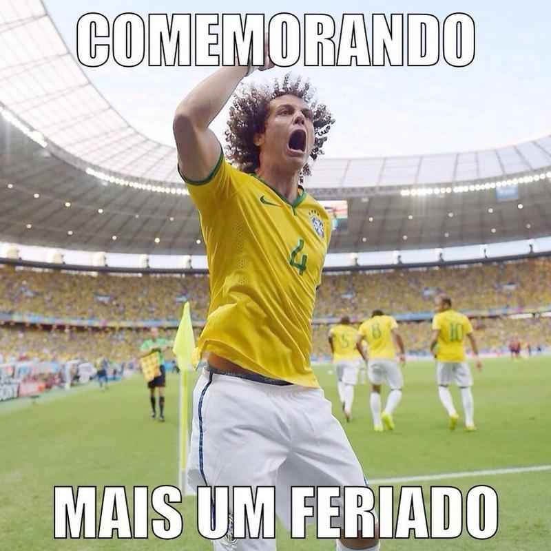 David Luiz garantindo o prximo feriado dos brasileiros