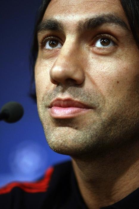 O zagueiro italiano Alessandro nesta rompeu um ligamento aos quatro minutos do ltimo jogo da fase de grupos na Copa de 1998 e teve de se afastar por seis meses. A Itlia chegou at as quartas, quando foi eliminada pela anfitri Frana nos pnaltis aps empate por 0 x 0.