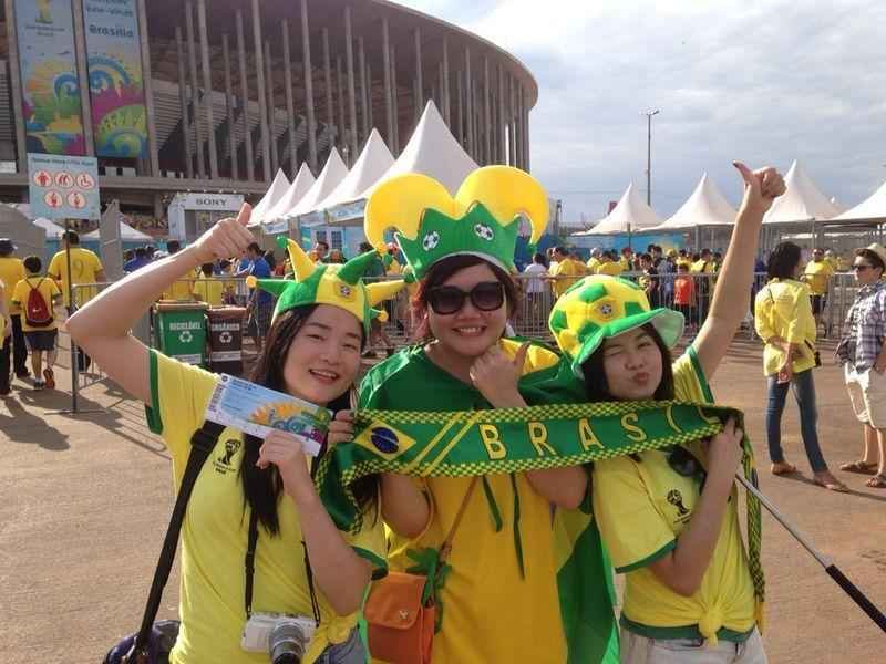 Grupo de torcedoras veio torcer para o Brasil