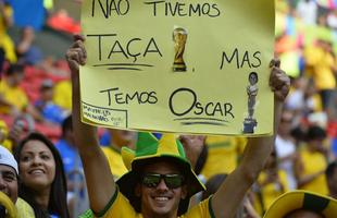 Com bom humor, torcedor escreve que o Brasil no tem taa, mas tem o jogador Oscar 