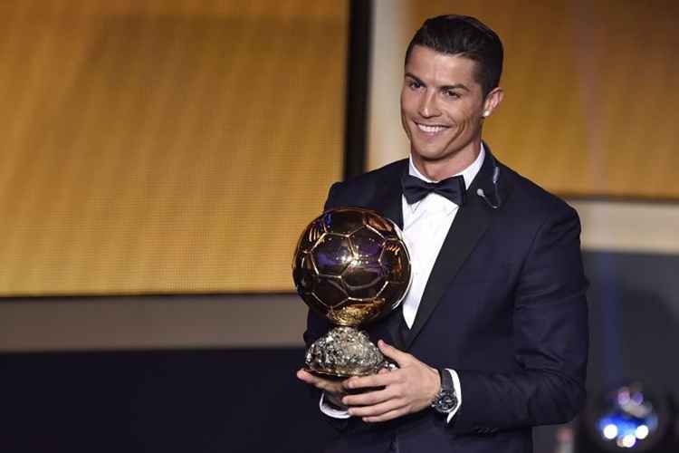 Cristiano Ronaldo supera Messi e é eleito o melhor jogador de