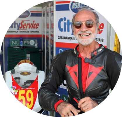 A paixo Remi Toscano, 73 anos,  o motociclismo