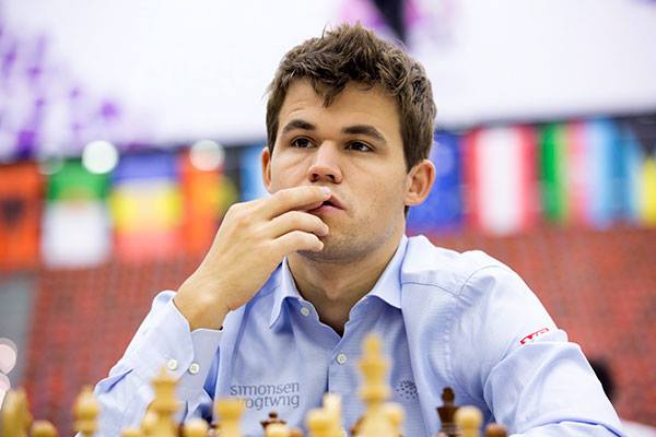 Mundial de Xadrez Partida 12: Carlsen Oferece Empate em Melhor