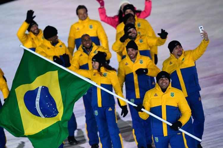 Um robô carregou a tocha dos Jogos Olímpicos de Inverno de 2018 - Giz Brasil