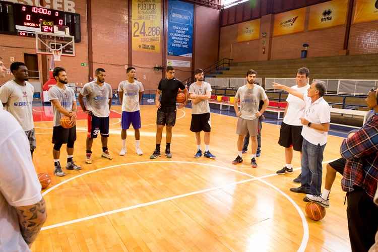 Basquete: Cruzeiro vai disputar 'divisão de acesso' do NBB - Superesportes