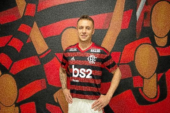 Palmeiras contrata zagueiro Roque Júnior, de 32 anos